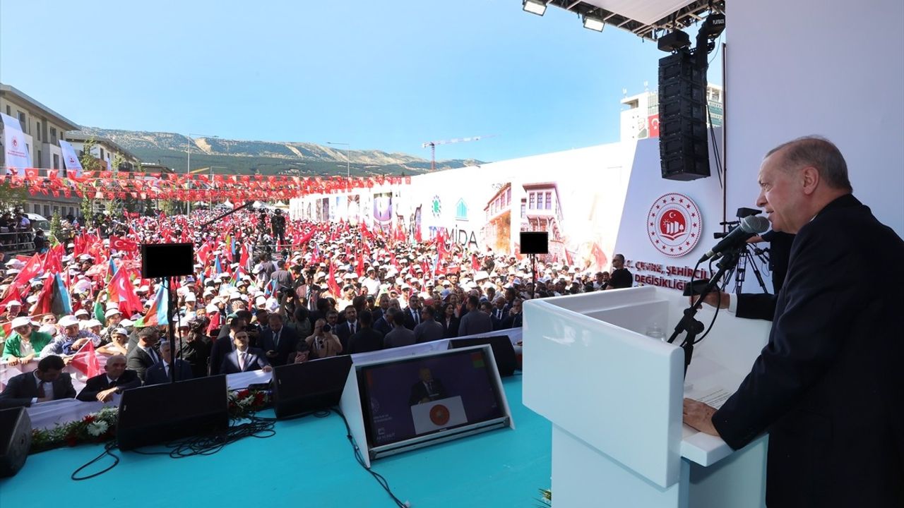 Cumhurbaşkanı Erdoğan, 250 Bininci Afet Konutu Anahtar Teslim Töreni'nde Azerbaycan ile Dayanışmayı Vurguladı