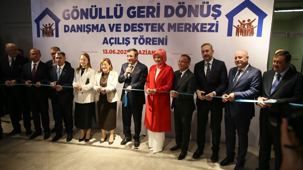 Cumhurbaşkanı Yardımcısı Yılmaz Gaziantep'te Suriyeli Geri Dönüşlerini Değerlendirdi