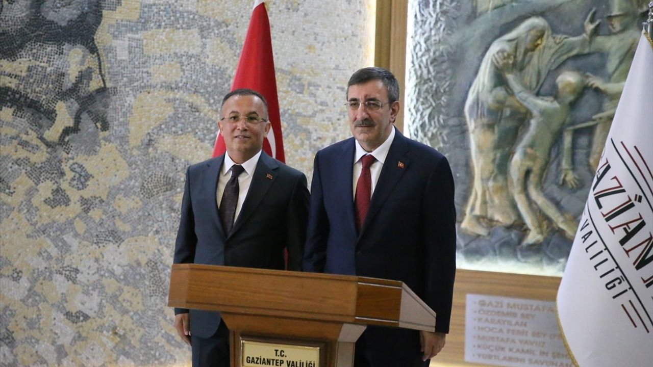 Cumhurbaşkanı Yardımcısı Yılmaz Gaziantep Valiliğini Ziyaret Etti