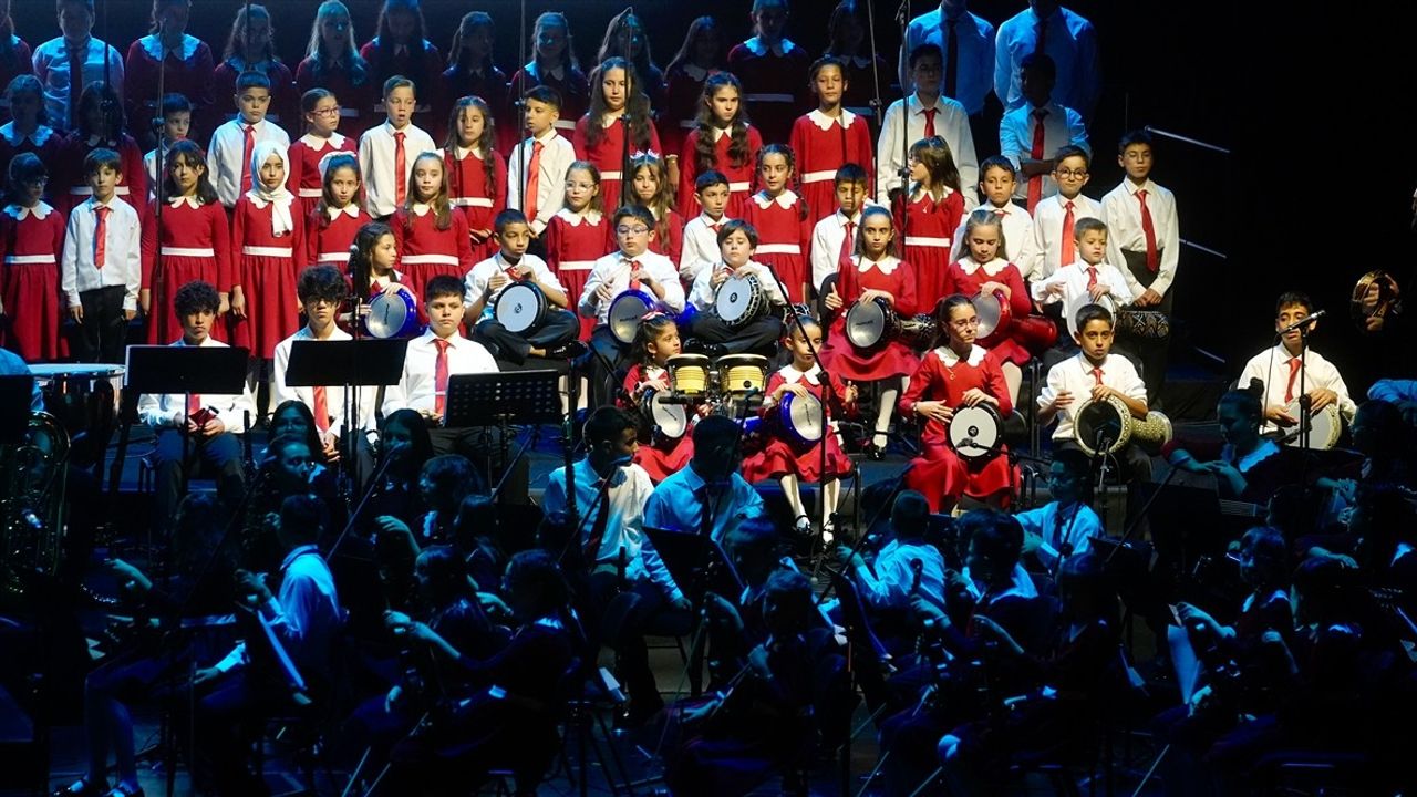 Cumhurbaşkanlığı Çocuk Orkestrası ve Korosu İlk Konserine İmza Attı