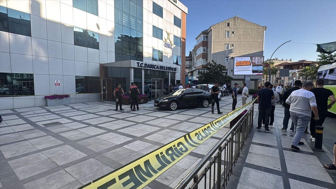 Darıca Belediye Başkanı Bıyık, İntihar Olayında Yaralandı
