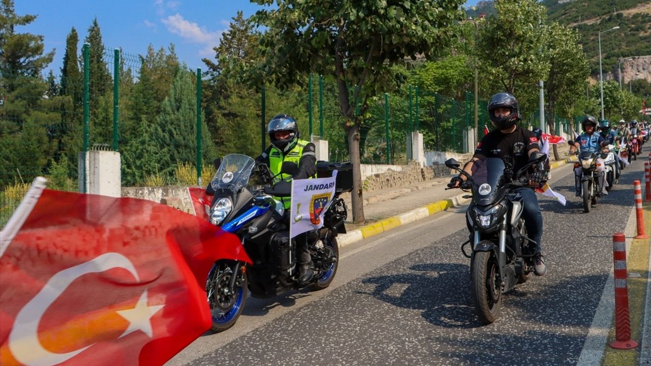 Denizli'de Motosikletliler Jandarma'nın Yıl Dönümünü Kutladı
