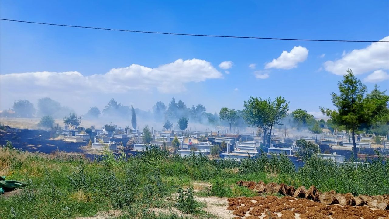 Denizli'nin Çivril İlçesinde Yangın Kontrol Altında