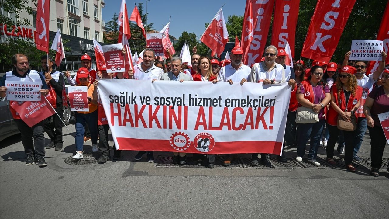DEV-Sağlık-İş'ten Kamu İşçileri İçin Basın Açıklaması