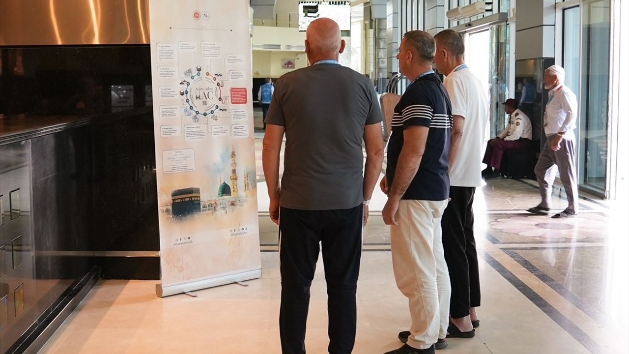 Diyanet'ten Hacı Adaylarına Özel İnfografik: 'Adım Adım Hac İbadeti'