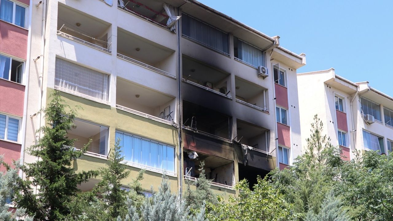 Diyarbakır'daki Yangında 3 Kişi Dumandan Etkilendi