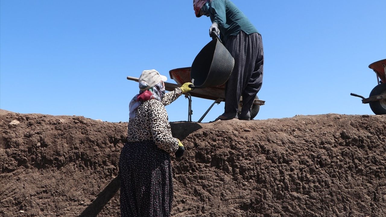 Diyarbakır'ın Kadın İşçileri Tarihe Işık Tutuyor