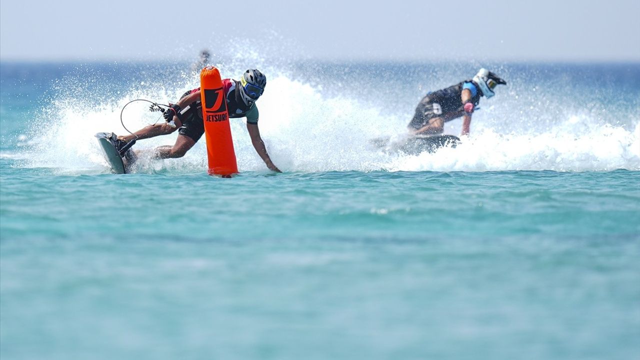 Dünya Motosurf Şampiyonası: Çeşme'de Mücadele Başladı