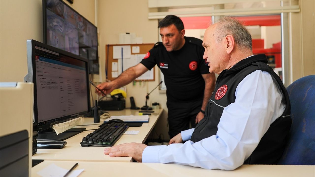 Düzce Belediyesi'nden İtfaiye Personeline Babalar Günü Sürprizi
