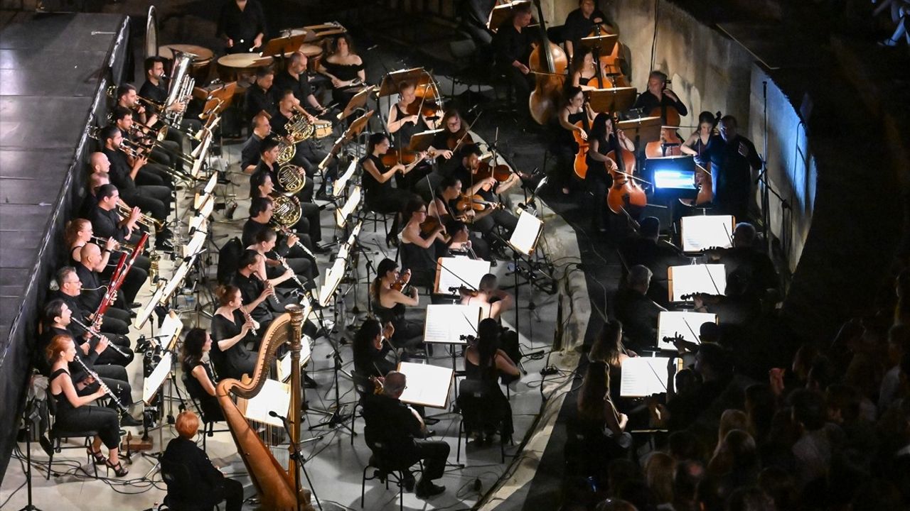 Efes Opera ve Bale Festivali 'Kuğu Gölü' ile Başladı