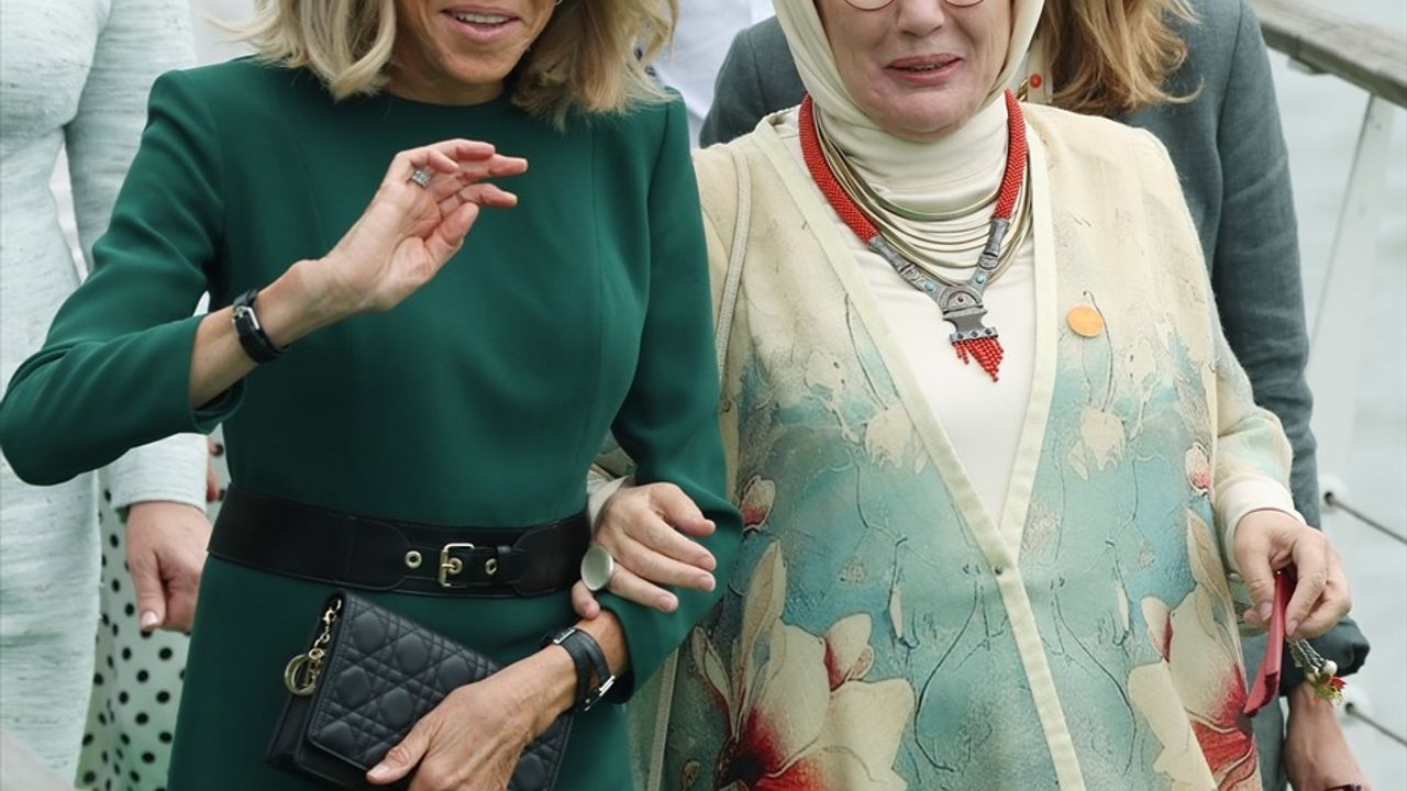 Emine Erdoğan Hollanda'da Lider Eşleriyle Bir Araya Geldi