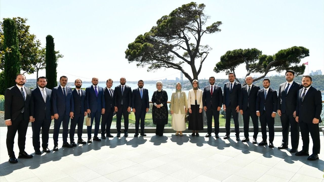 Emine Erdoğan ve TÜGVA Yönetim Kurulu Bir Araya Geldi