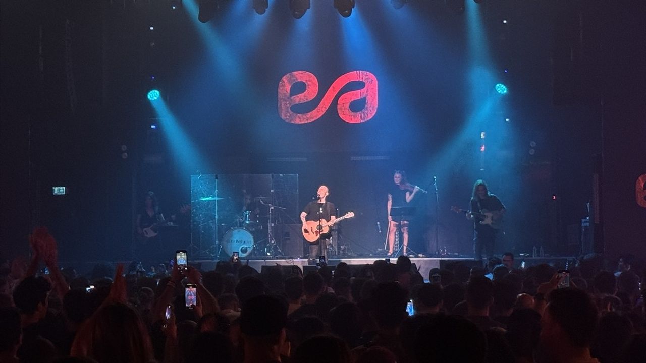 Emre Aydın Yeni Teklisi 'Son Yalancı' ile Hayranlarıyla Buluştu