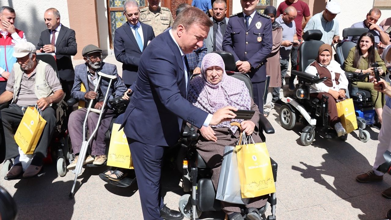 Erzincan'da Engelli Vatandaşlara Akülü Araç Desteği