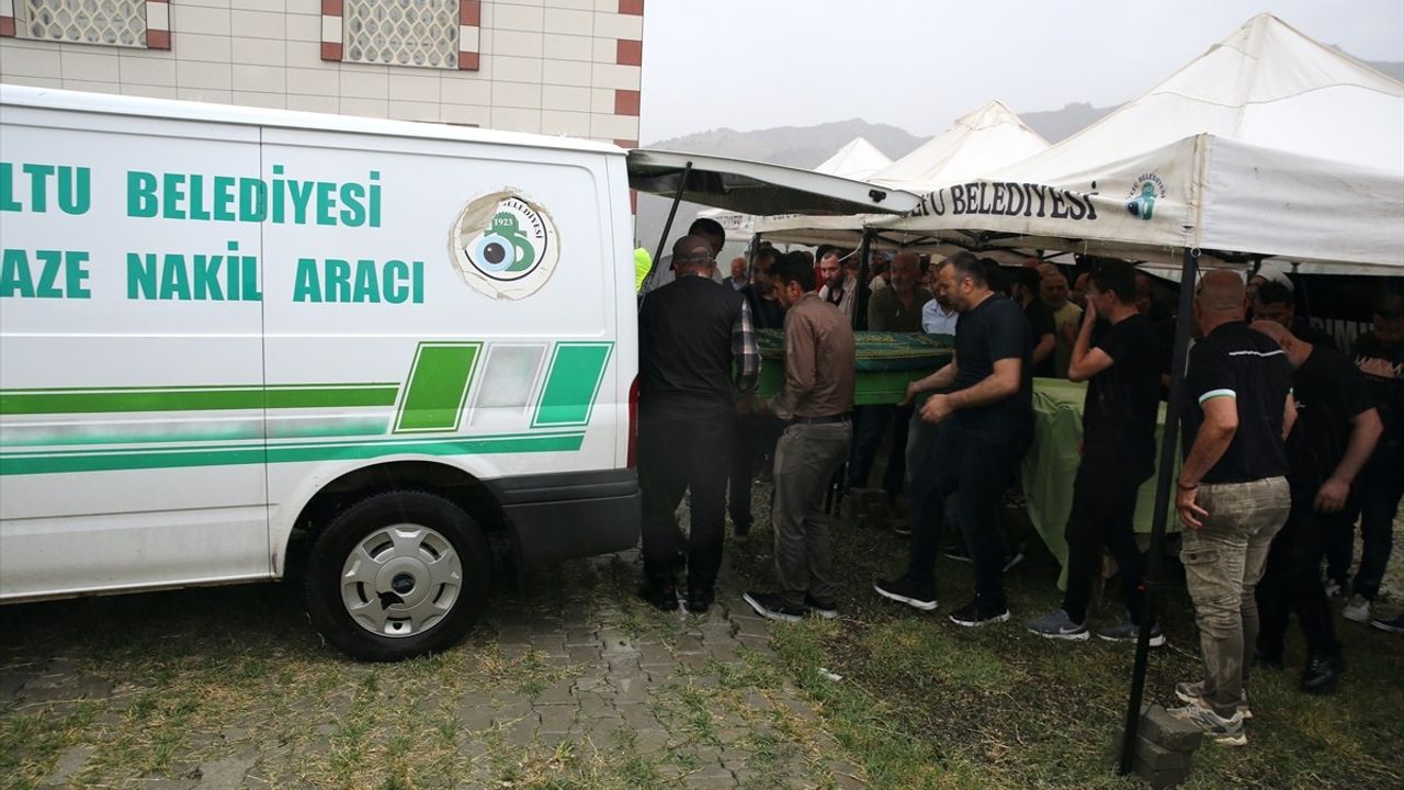 Erzurum'da Göçükte Hayatını Kaybeden İşçiler İçin Cenaze Töreni Düzenlendi