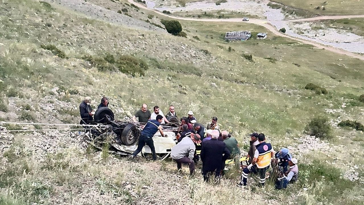 Erzurum'da Kamyonet Devrildi: Sürücü Hayatını Kaybetti