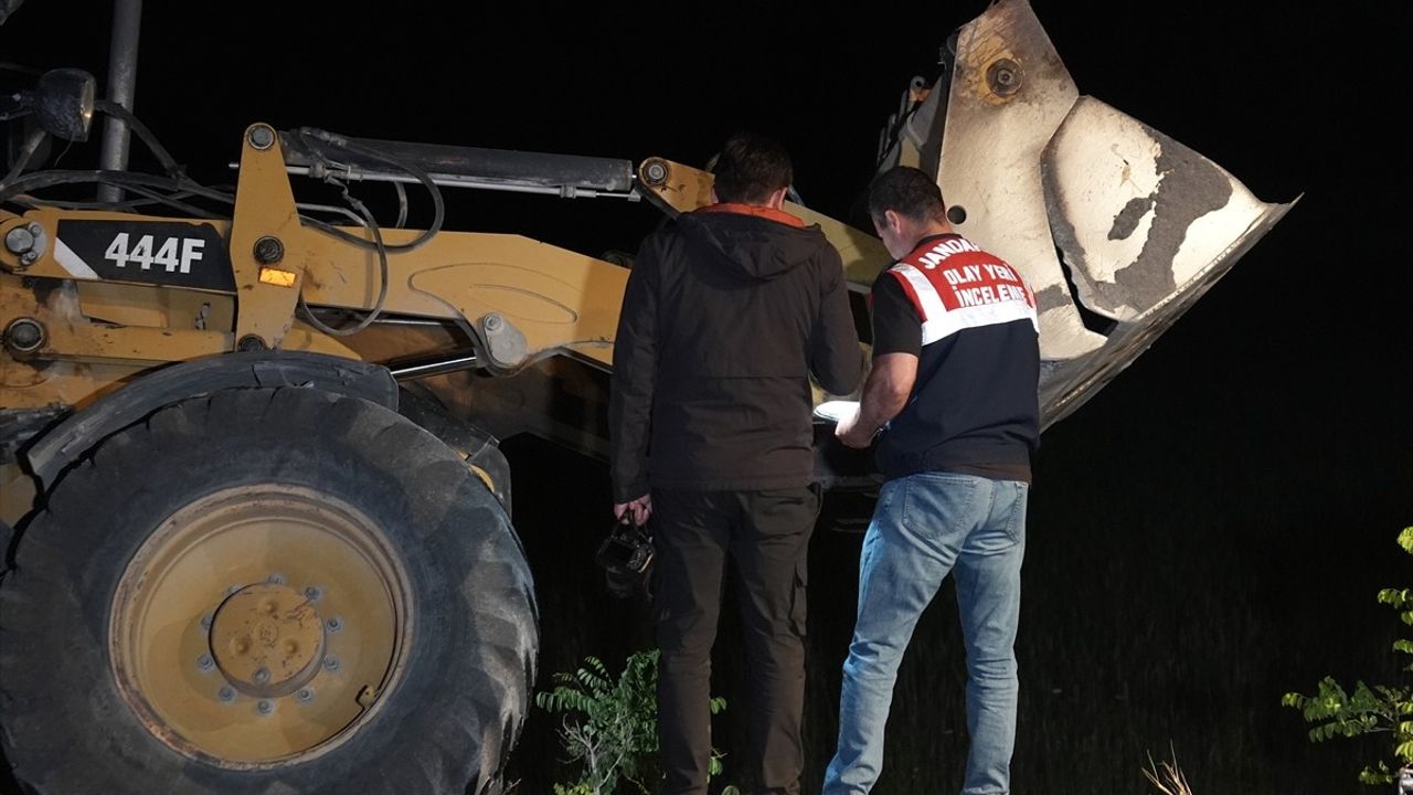 Erzurum'da Kamyonun Çarptığı 5 İşçi Yaralandı