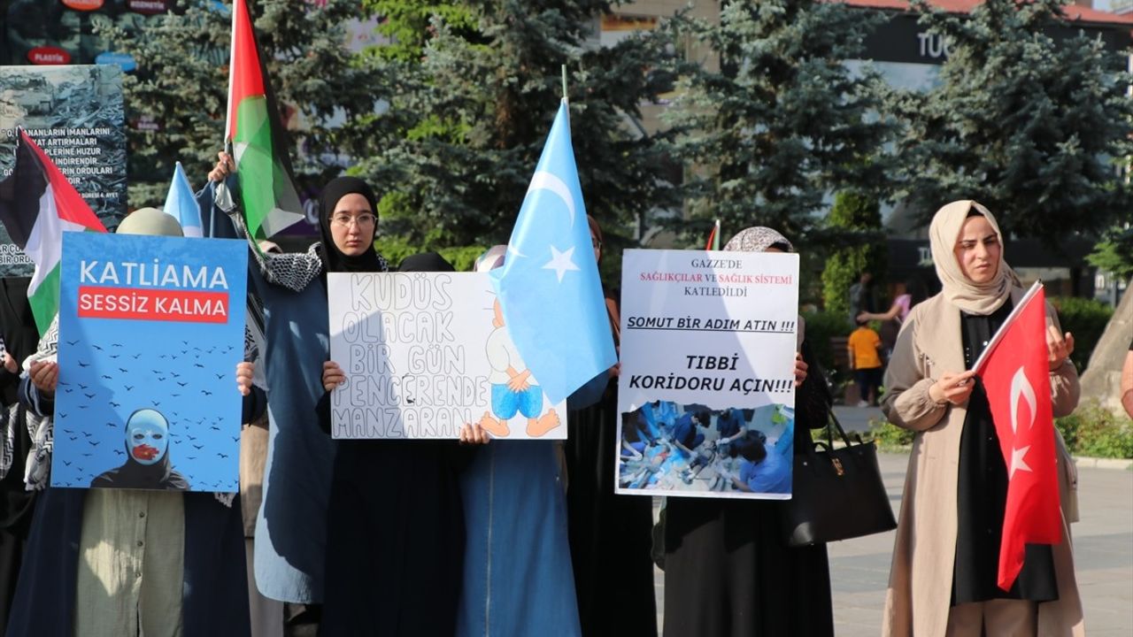 Erzurum'da Sağlık Çalışanları Gazze İçin Yürüdü