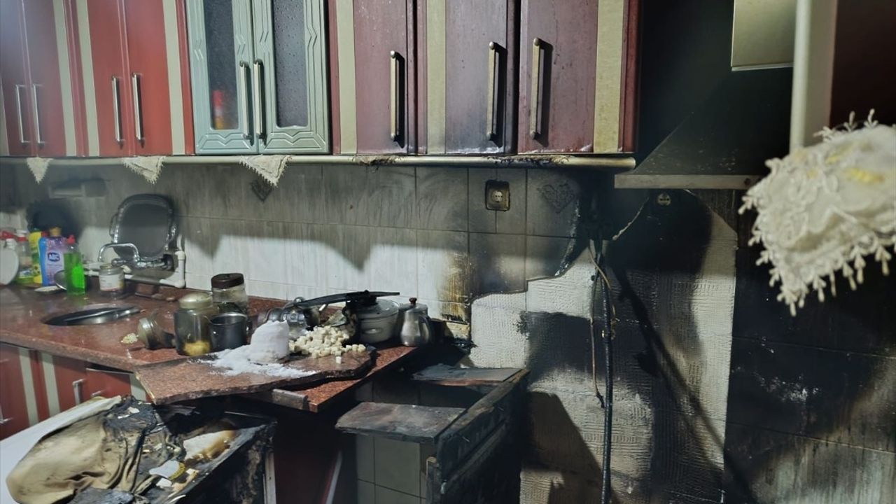 Erzurum'da Yangın Korkusu: Yaşlı Çift Kurtarıldı