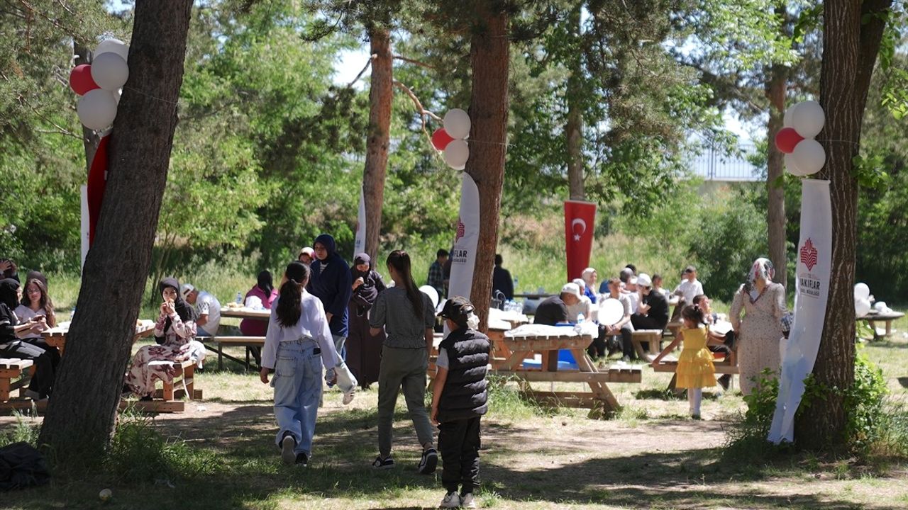 Erzurum'da Yetim ve Öksüz Çocuklar İçin Piknik Şöleni