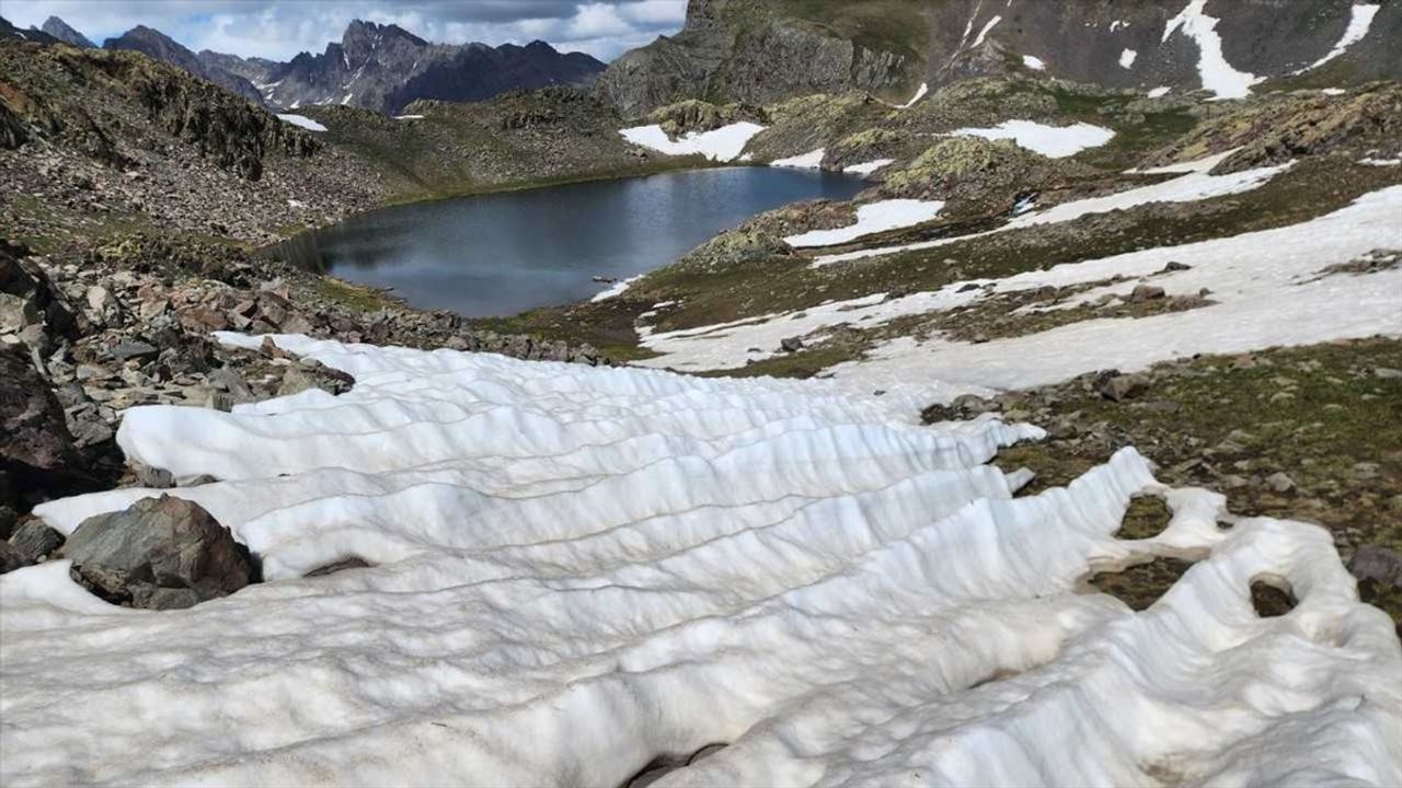 Erzurum'un Yedigöller'inde Kış ve Yaz Bir Arada