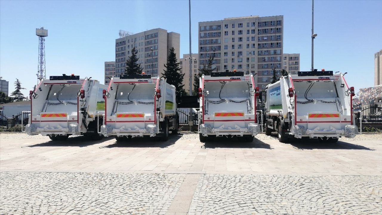 Esenyurt Belediyesi'ne Hibe Temizlik Araçları Teslim Edildi
