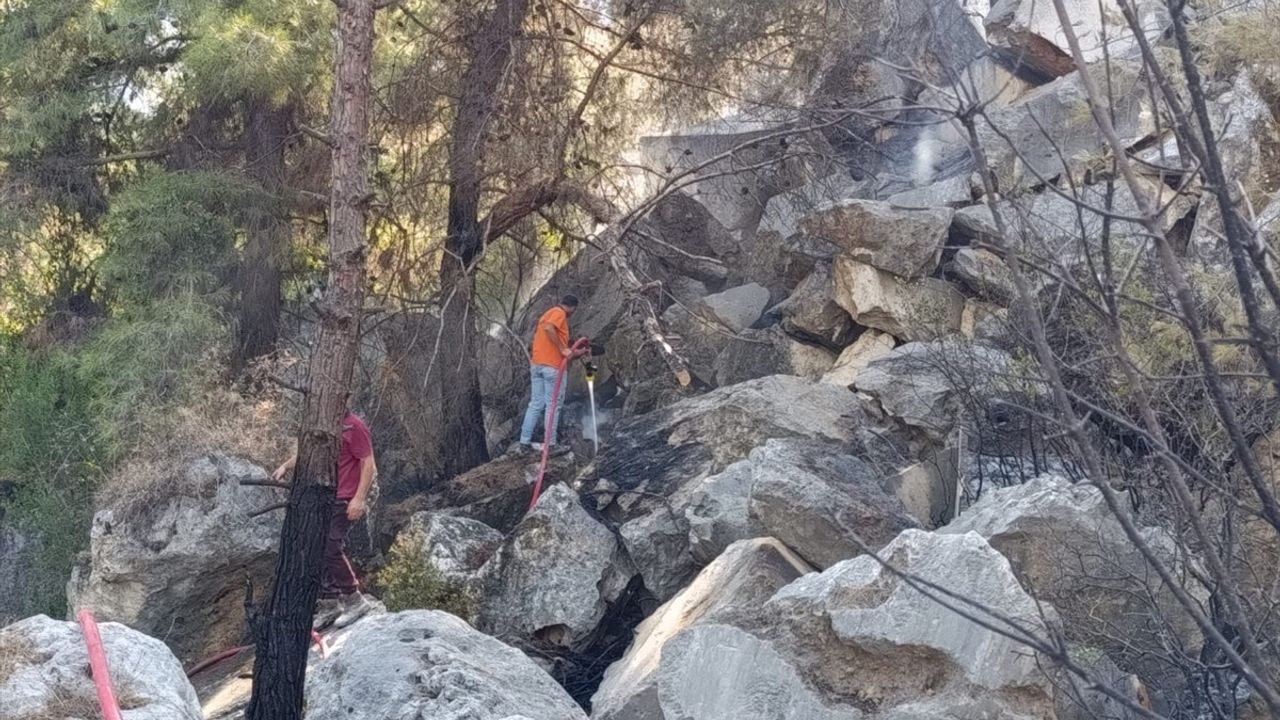 Finike'deki Orman Yangını Kontrol Altına Alındı
