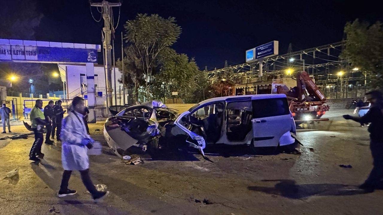 Gaziantep'te Feci Trafik Kazası: 5 Ölü, 2 Yaralı