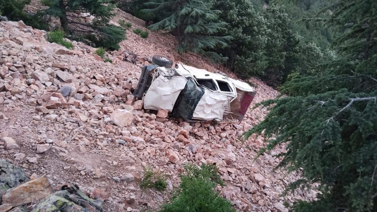 Gaziantep'te Pikap Devrildi: 3 Kişi Öldü, 1 Çocuk Yaralandı