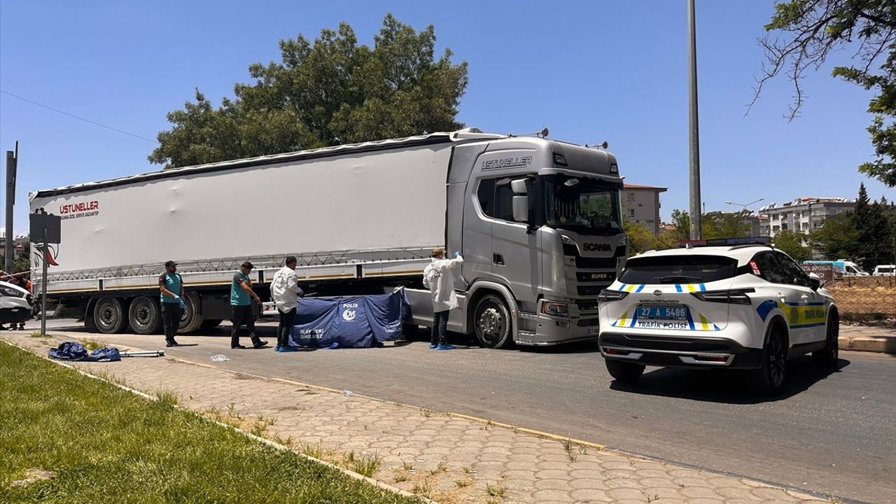Gaziantep'te Tır Kazası: İki Hayat Kaybı
