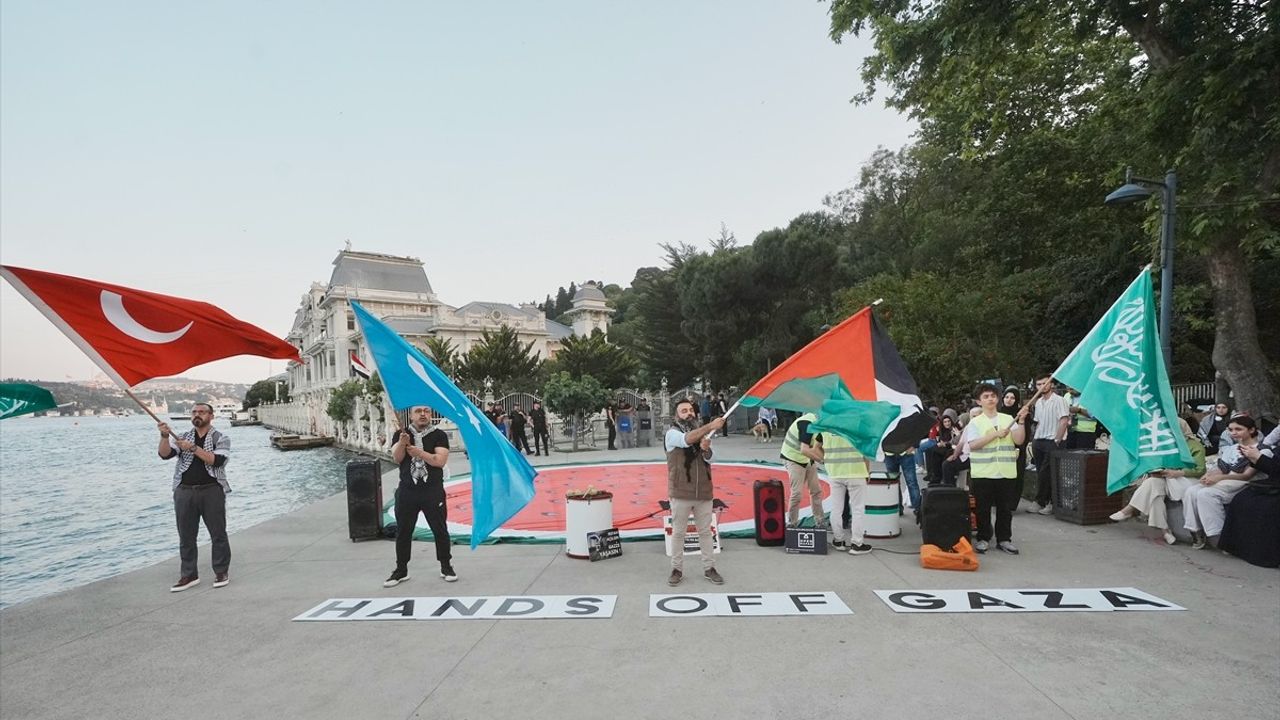 Gazze İçin Nöbete Davet Eylemi İstanbul'da Başladı