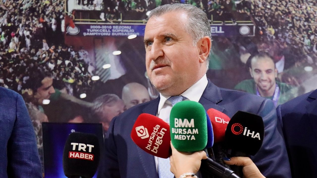 Gençlik ve Spor Bakanı Bak, Bursaspor'a Destek Ziyareti Gerçekleştirdi