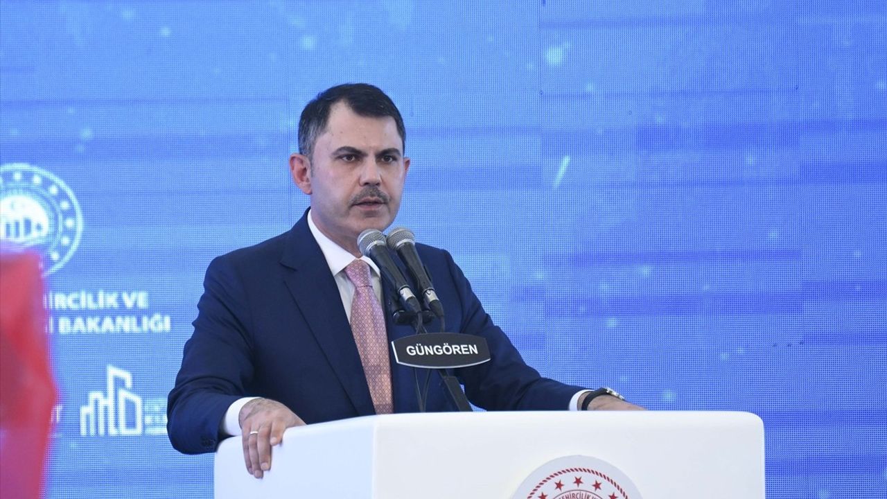 Güngören'de Anahtar Teslimi Töreni: Bakan Kurum'dan CHP'ye Eleştiriler