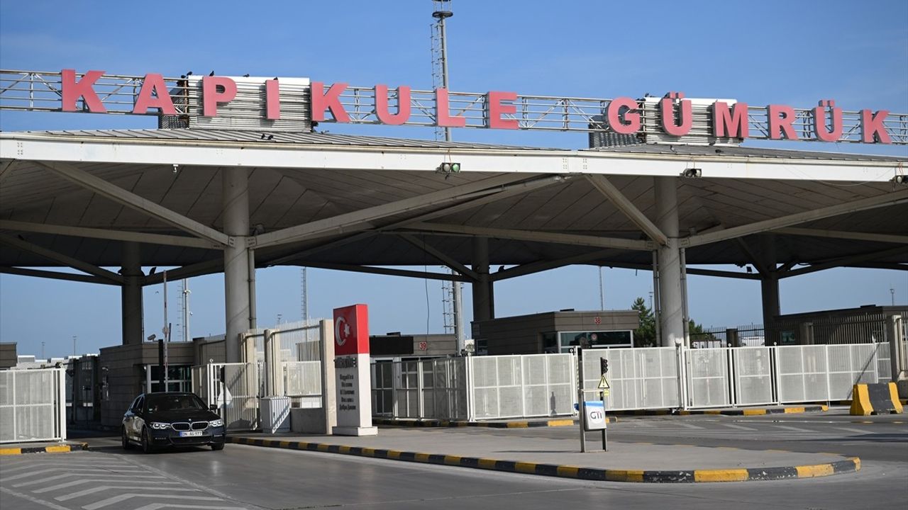 Gurbetçiler Türkiye'ye Giriş Yaptı, Bayrama Anavatanlarında Girdiler