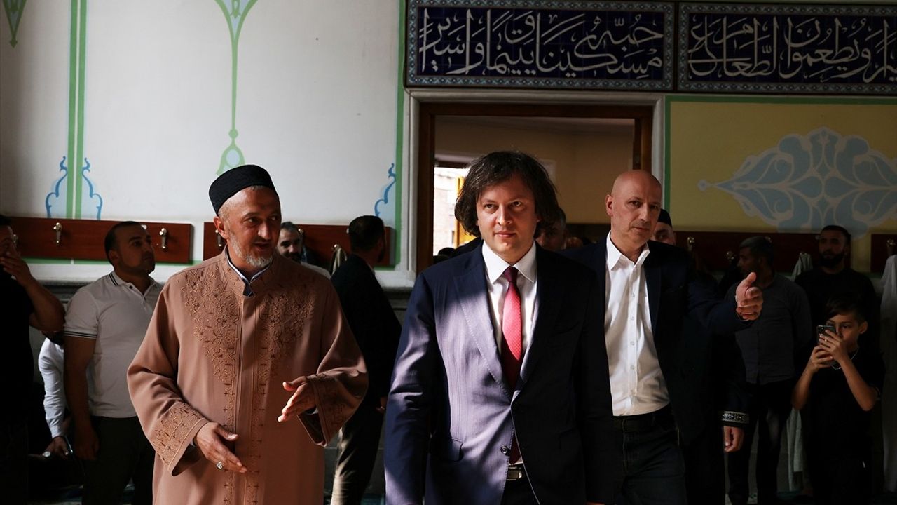 Gürcistan Başbakanı Kurban Bayramı'nı Tiflis Cami'sinde Kutladı