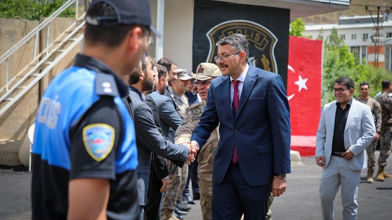 Hakkari Valisi Ali Çelik'ten Güvenlik Güçlerine Bayram Mesajı
