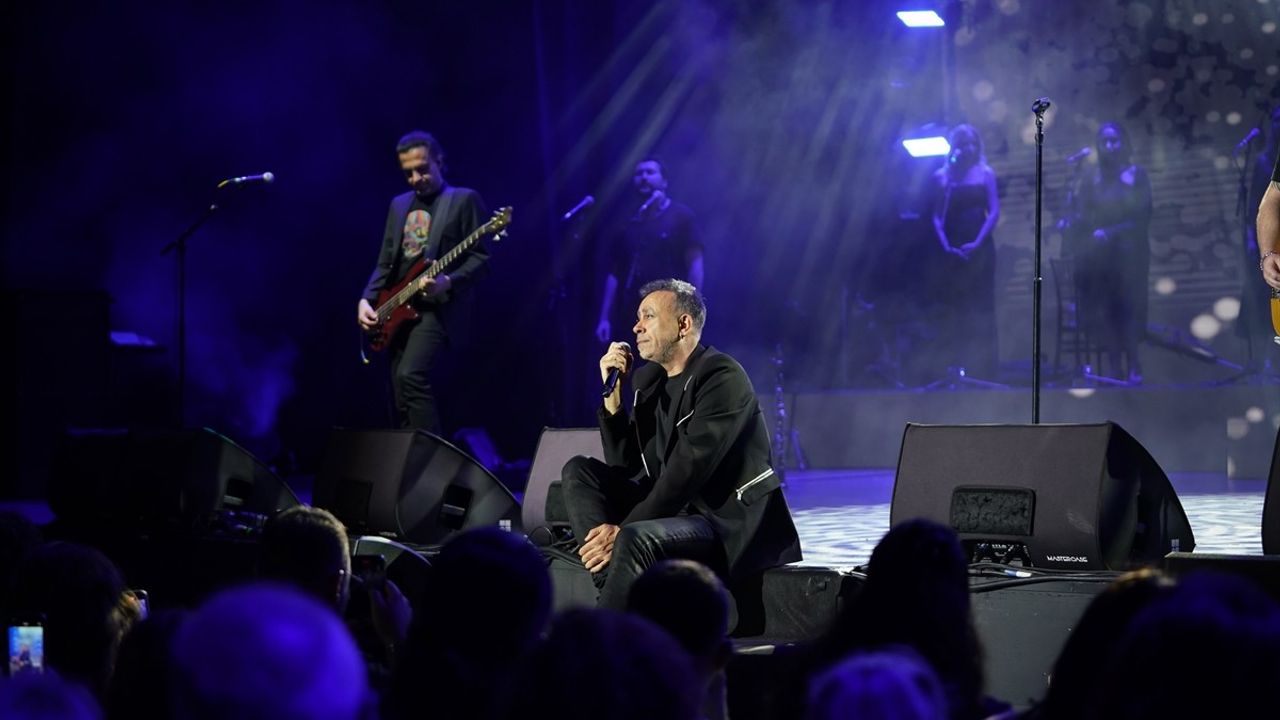 Haluk Levent, 30. Sanat Yılını Harbiye'de Konserle Kutladı