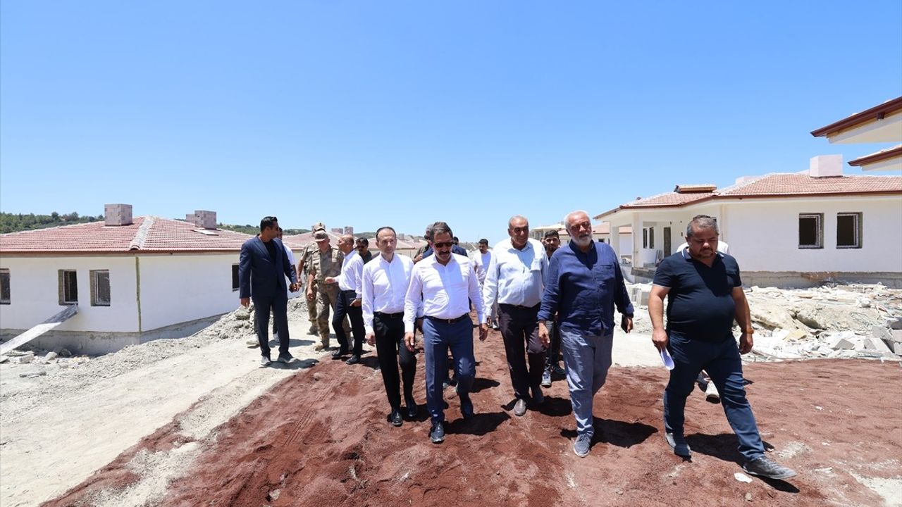 Hatay Arsuz'daki Kırsal Afet Konutları İnşası Devam Ediyor