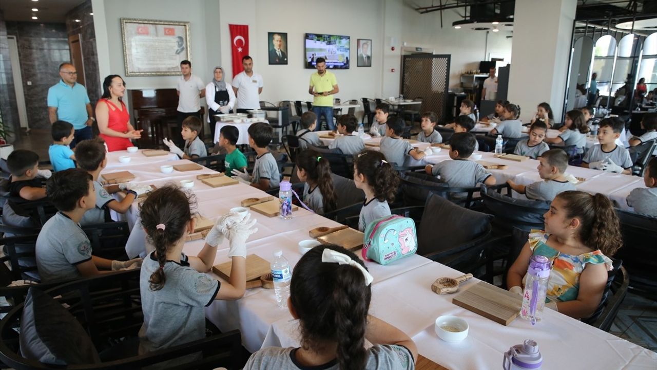 Hatay'da 1200 Öğrenciye Kömbe Yapımı Öğretildi