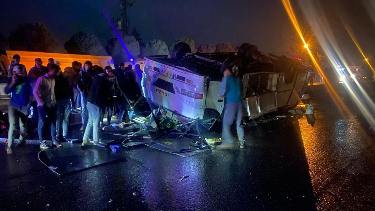 Hatay'da Midibüs Kazası: 25 Tarım İşçisi Yaralandı