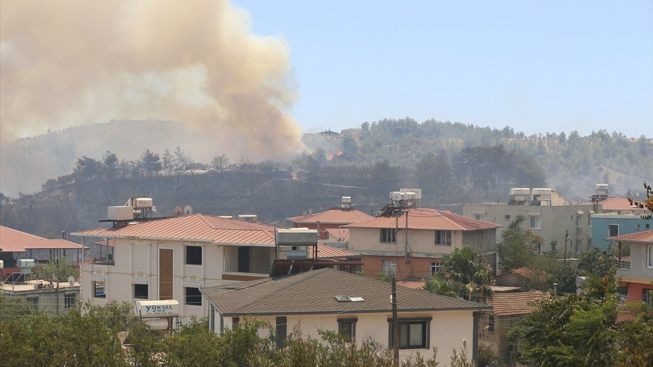 Hatay'da Orman Yangını: 200 Hane Tahliye Edildi