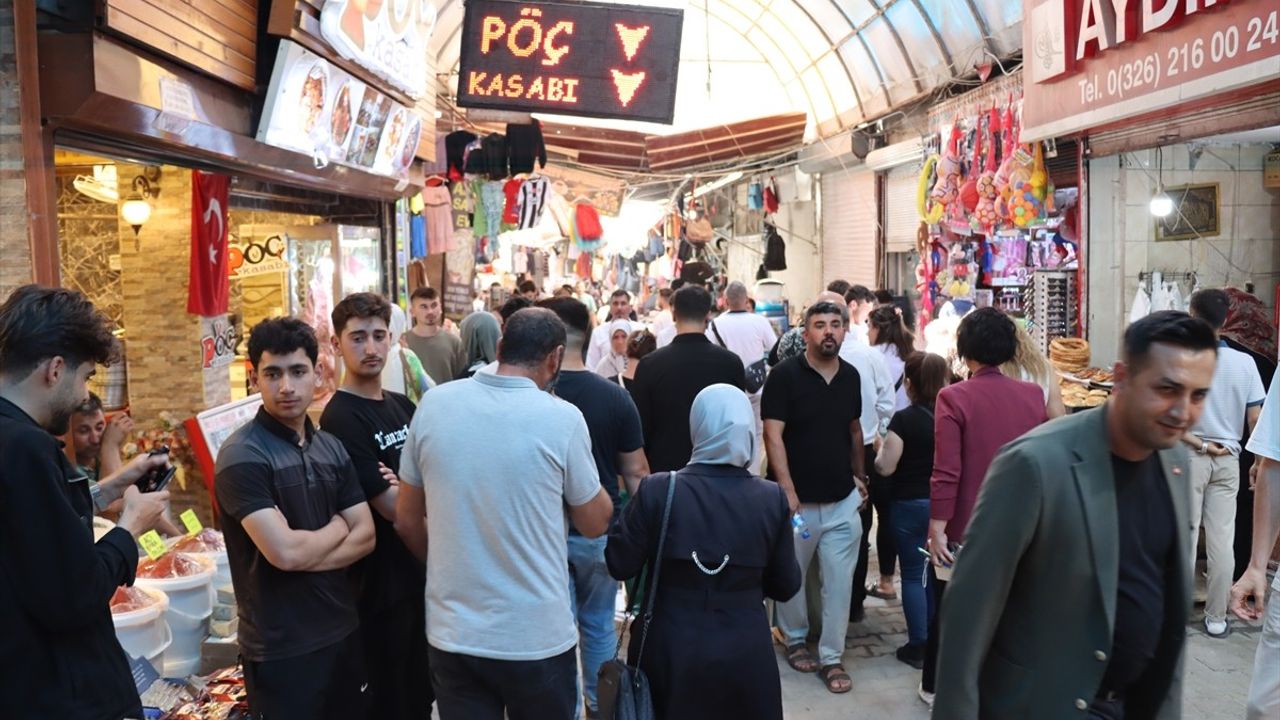 Hatay'da Restorasyon Süreci: Uzun Çarşı'da Bayram Yoğunluğu