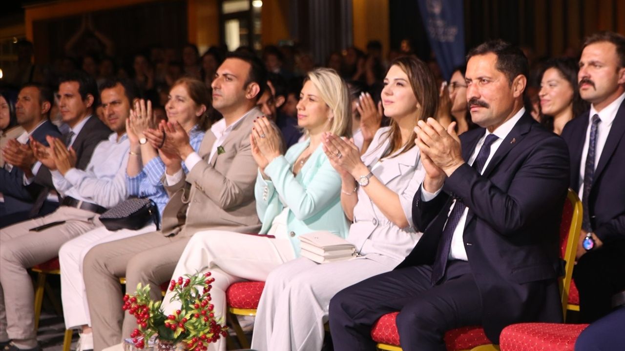 Hatay'da 'Tahta Bavul' Müzikali Sahnelendi