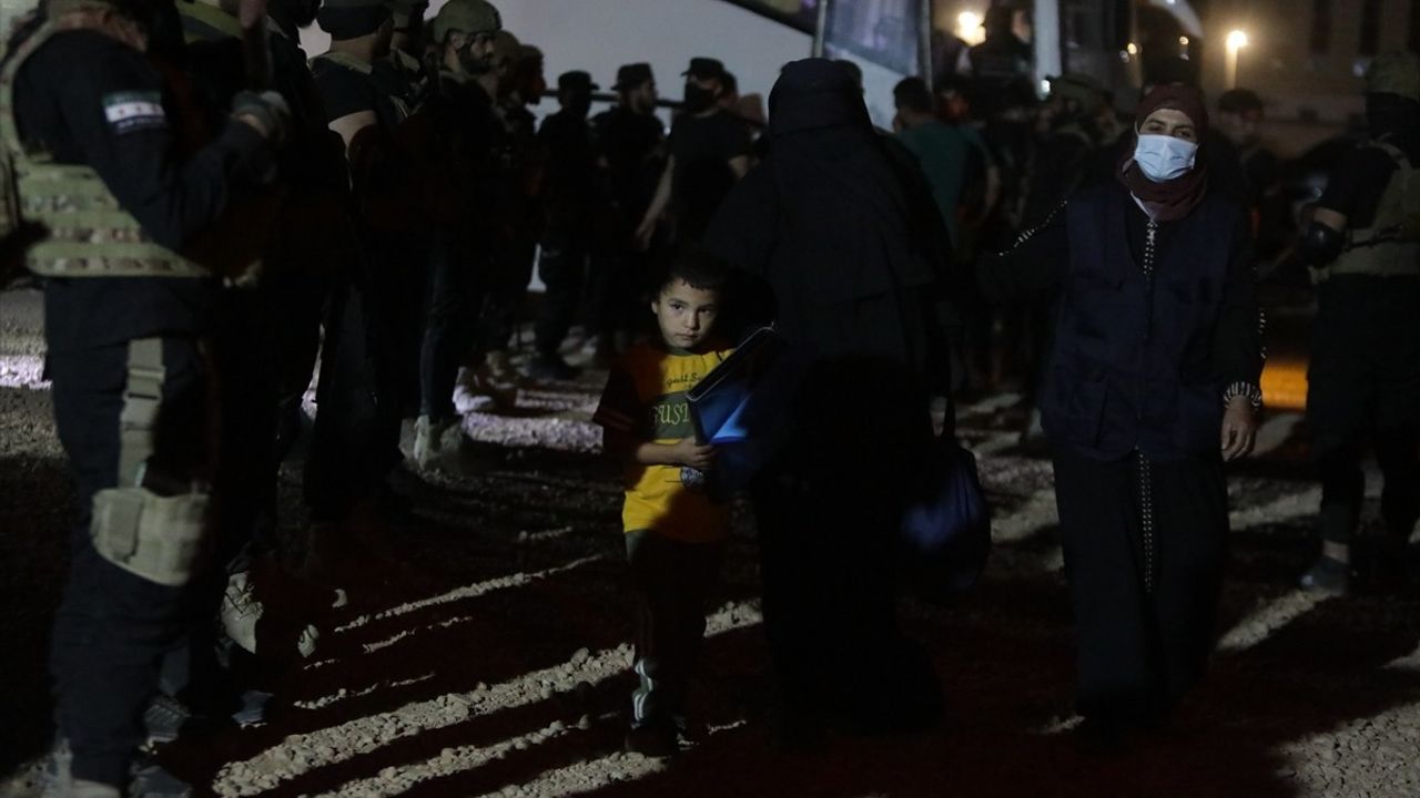 Hol Kampı'ndan Önemli İlk Adım: Suriyeli Aileler Tahliye Edildi