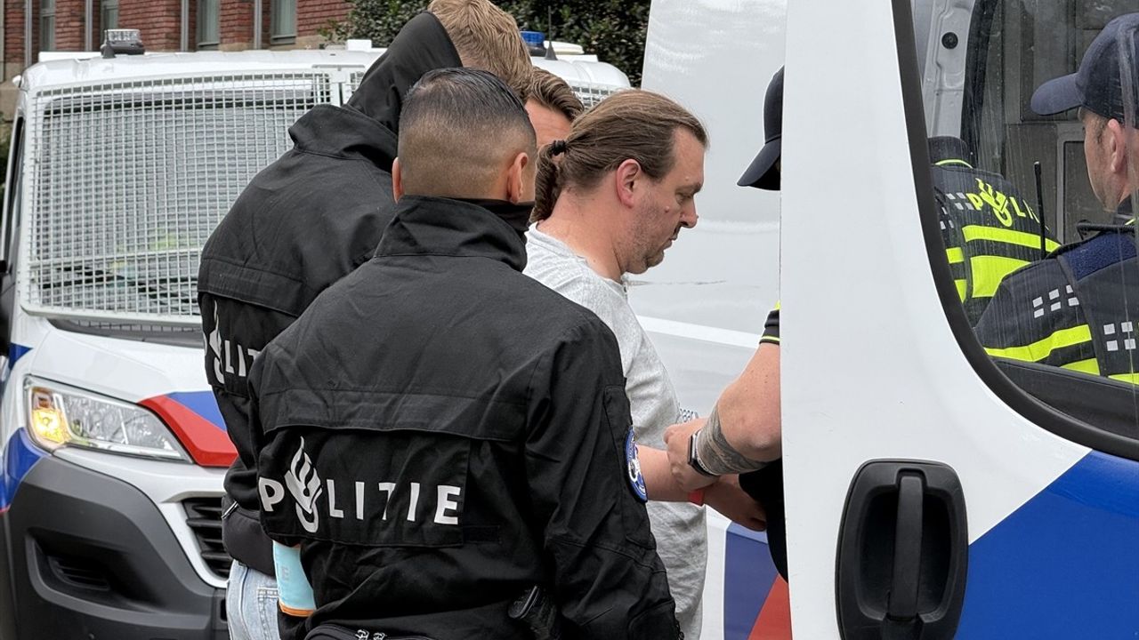Hollanda'da NATO Zirvesi Protestosu: Filistin Destekçileri ve İklim Aktivistlerine Polis Müdahalesi