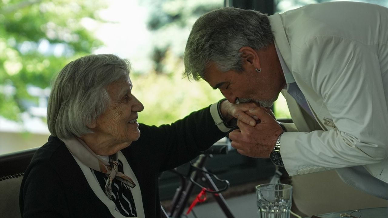 Huzurevi Sakinleri Geçmişe Özlemle Bayram Kutladı