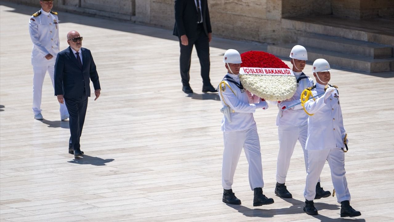 İçişleri Bakan Yardımcısı Sağlam, Anıtkabir'de Sahil Güvenlik Komutanlığı'nın 43. Yıldönümünü Kutladı