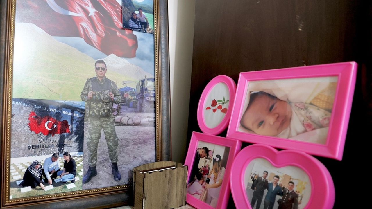 İçişleri Bakanı Yerlikaya, Şehit Teğmen Dinçer'in Ailesini Ziyaret Etti