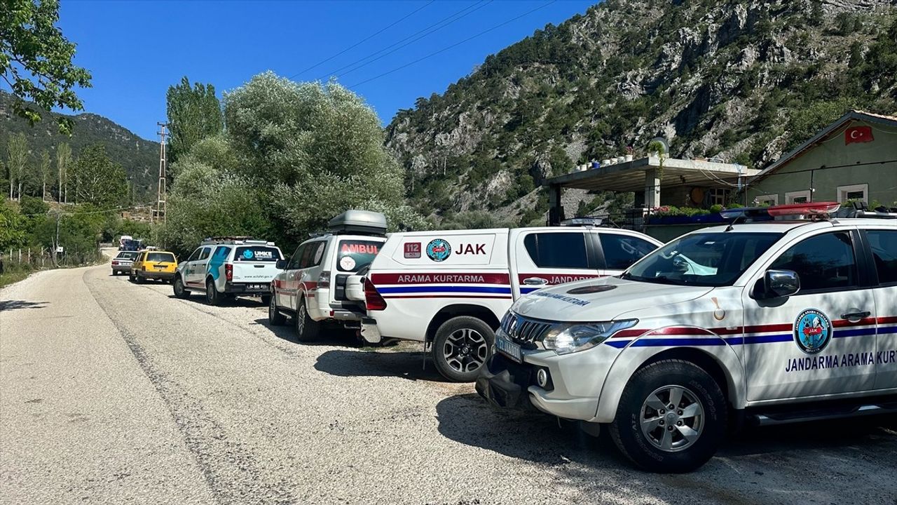 Isparta'da Kayalıklardan Düşen Emekli Polis Hayatını Kaybetti