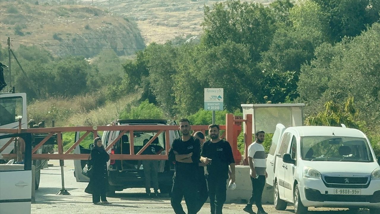 İsrail Saldırıları Batı Şeria'daki Yaşamı Zorlaştırıyor